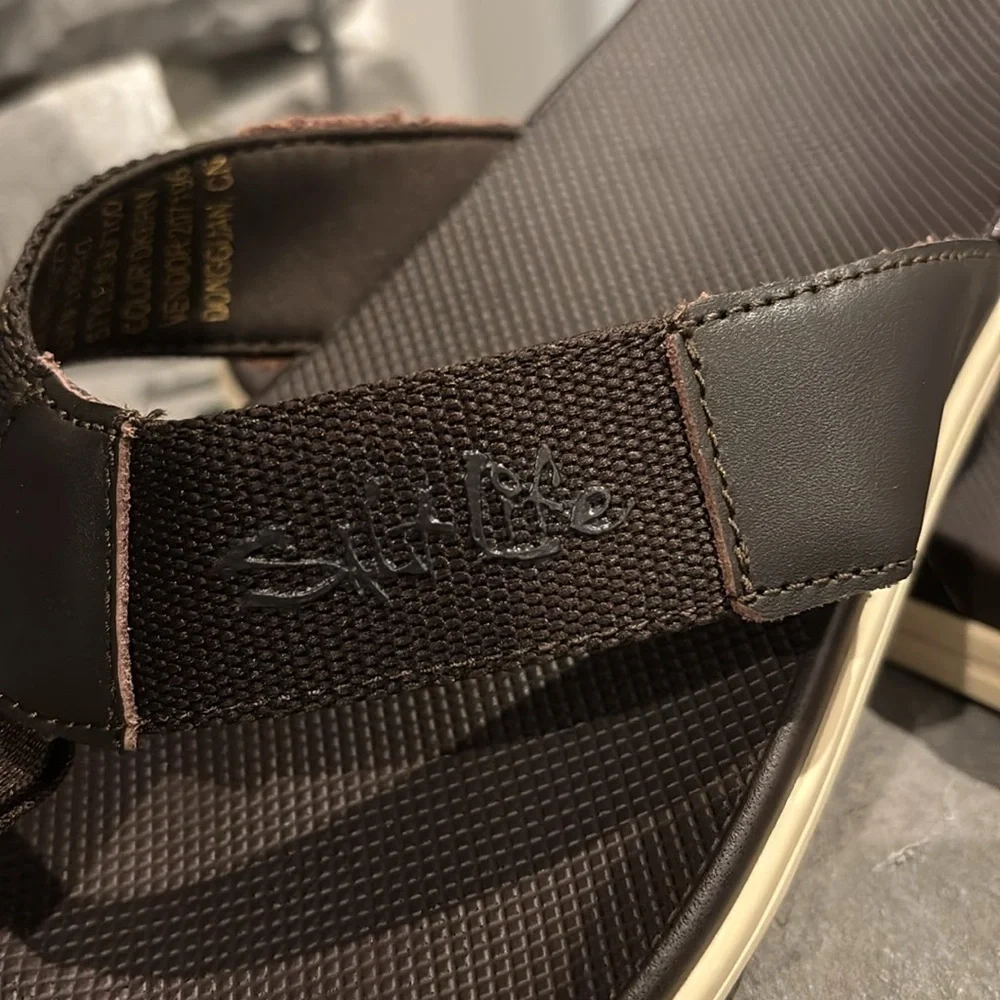 Salt Life Leather Upper,rubber outsole,textured insole, thong flip flops/sandals